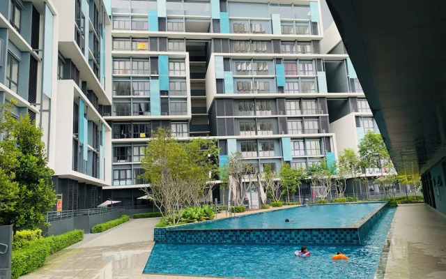 CoreSoho Suite by BKAstaycation KotaWarisan Sepang KLIA Airport, Free WiFi