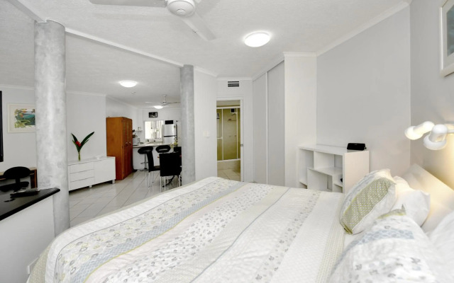 Golden Sands Beachfront Apartment Resort