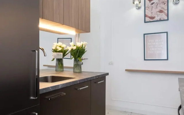 Gorgeous 2BR Condos Steps from Old Town