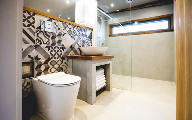 17th Century Cartshed Nestled In Welsh Countryside