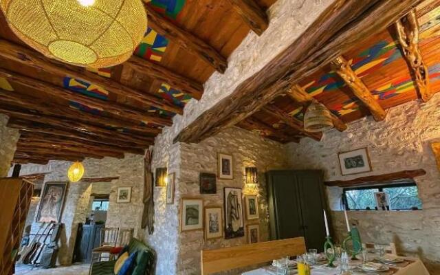 Atlantis 12, Maison d'hôtes et d'art