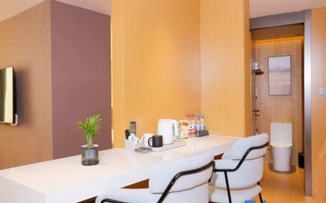 Luoshan Golden Sunshine Star Ji Hotel