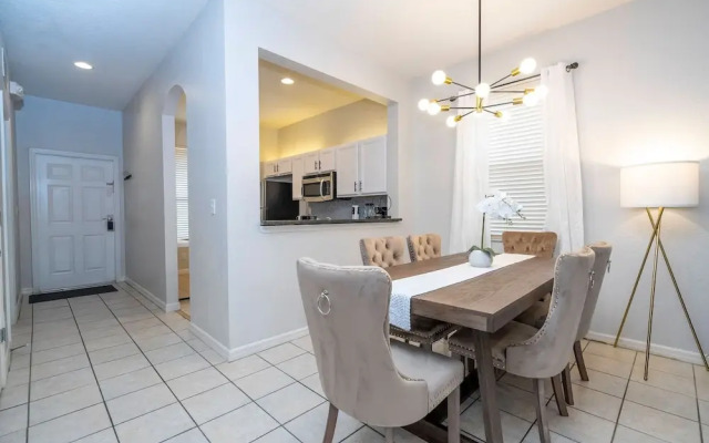 Cozy 4BR Regal Oaks w hot tub
