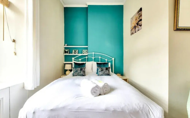 Light 2-bed West End Apt Overlooking Kelvingrove Museum