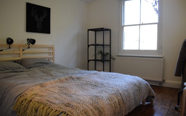 2 Bedroom Property in Brixton