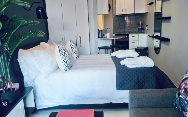 Urban Elephant Express The Flamingo