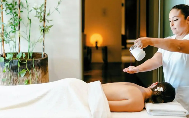 Los Angeles Hotel & Resort