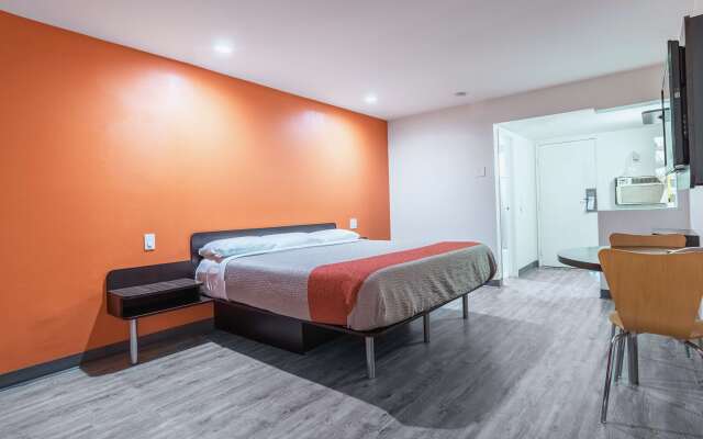 Motel 6 Barstow, CA - Route 66