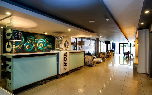 The Nicol Hotel and Apartments