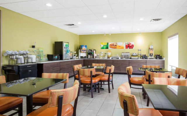 Quality Inn and Suites Arnold - St Louis