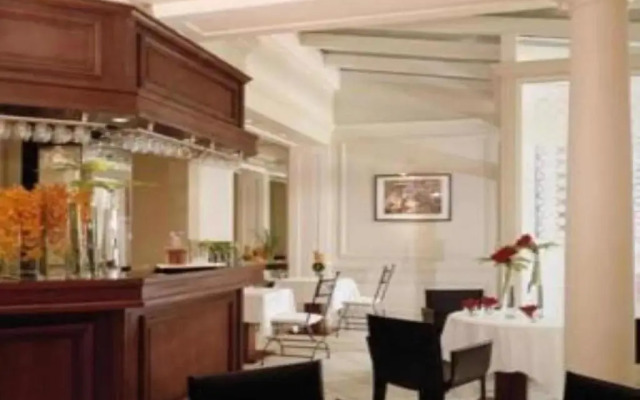 Hôtel Suites Unic Renoir Saint Germain