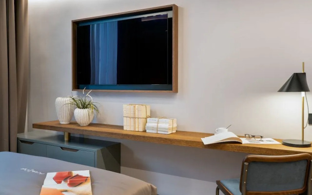 Arts & Crafts Apartments