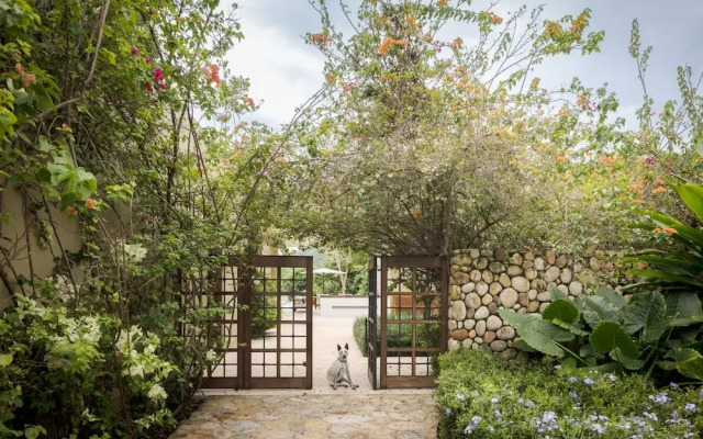 w Amazing 4BR Villa at Mesa de Yeguas