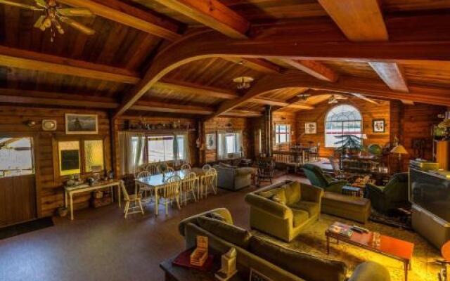 Alert Bay Lodge