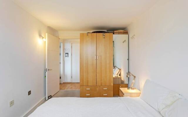 Amazing 2 Bed Apt W/balcony nr Stoke Newington