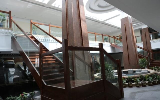 Qomo Langzong Hotel