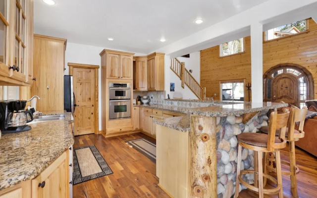 Cozy Lakeview Hideaway #2261