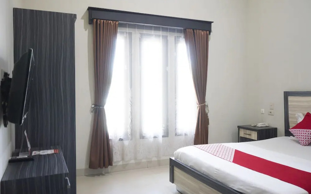 OYO 1283 Guest House Loemajan