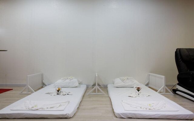 WhyNot Backpackers Capsule Hostel