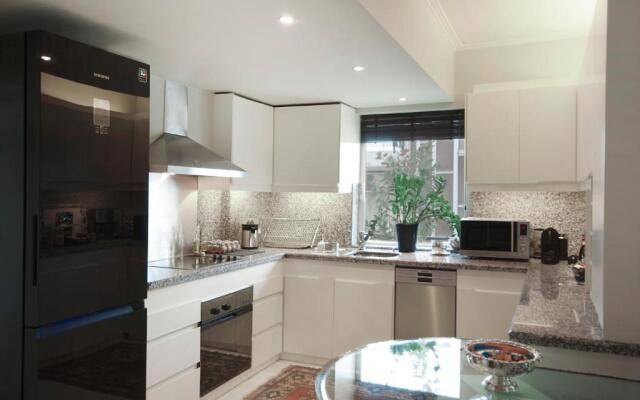 Lycabettus Hill Penthouse, Private Roof Garden & Pool