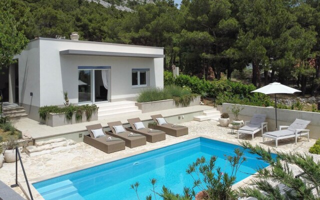 Amazing Home in Naklice With Wifi and 2 Bedrooms