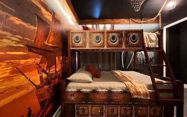 8 Bedrooms/ Champions Gate Home