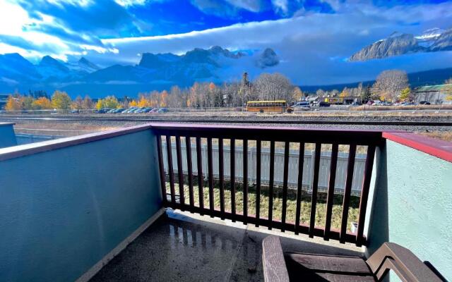 Canadian Rockies Chalets