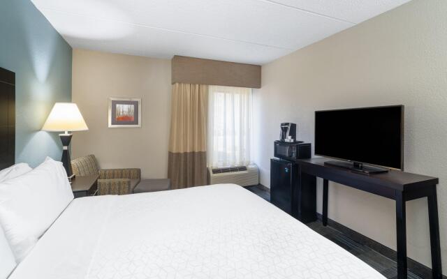 Holiday Inn Express Forsyth by IHG