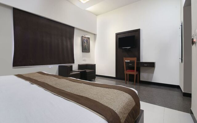 Capital O 9367 Hotel Agra Cantt