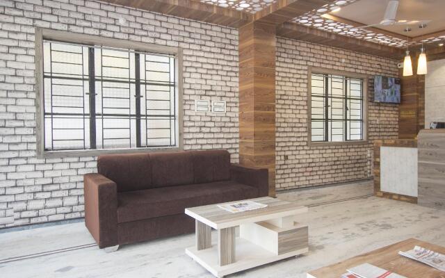 OYO 14795 Hotel Priyanshu