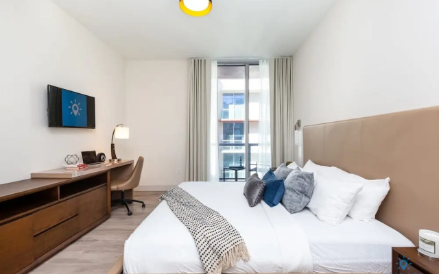 Hollywood Beach Modern Studio Rooftop Pool