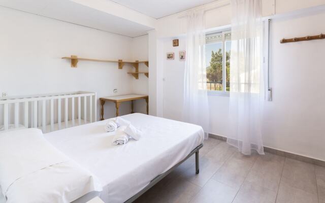 Cotton in Oliva With 3 Bedrooms and 1 Bathrooms