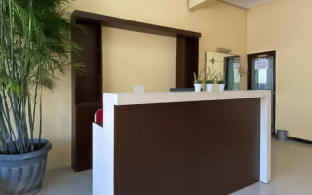 RedDoorz near Bukit Darmo Golf