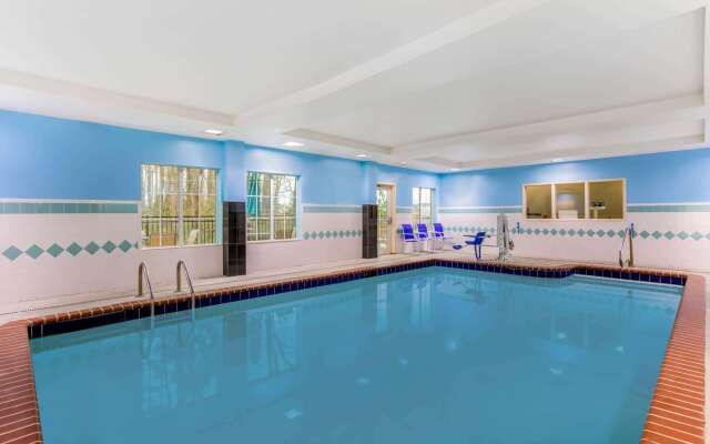 La Quinta Inn & Suites by Wyndham Fultondale Birmingham N