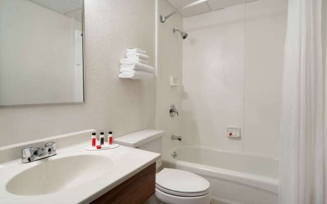 Super 8 by Wyndham Portland ME