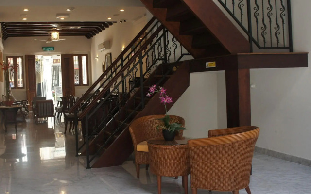 Heeren Straits Hotel