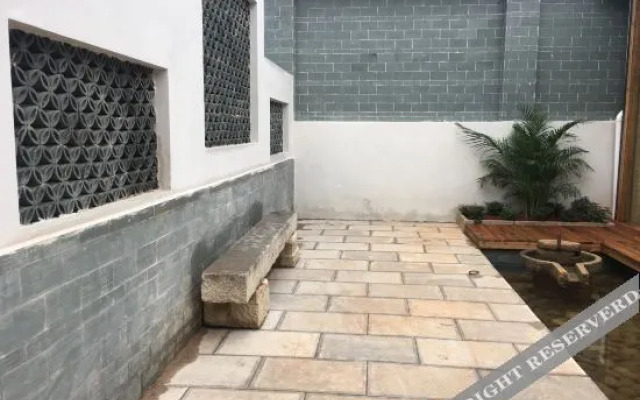Jianshui Yanqitang Private Courtyard Inn (Jianshui Ancient City Small Train Store)