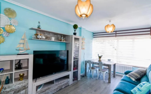 ¡Nuevo! Coqueto y cómodo apartamento con piscina y padel