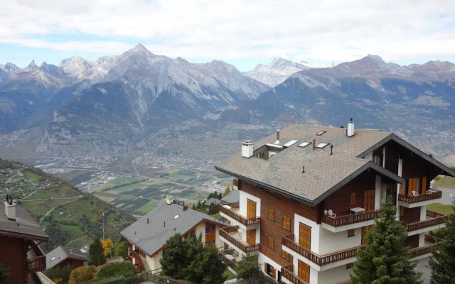 Mountain Apartment With Views