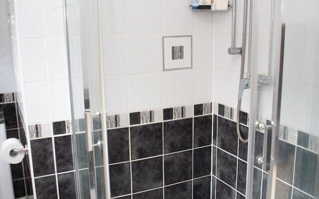 4 Bedroom House in Village Edge of Bath