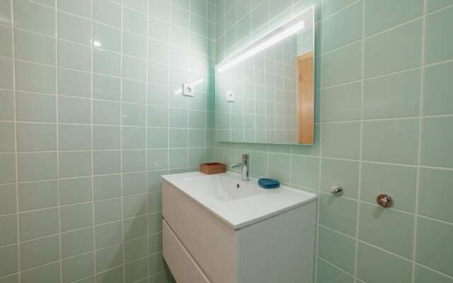 Modern Stylish Apartment I by Vacationy