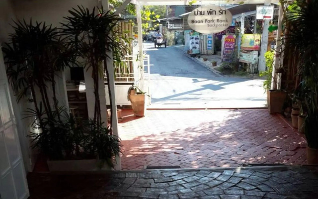 Baan Park Raak Backpacker Hostel