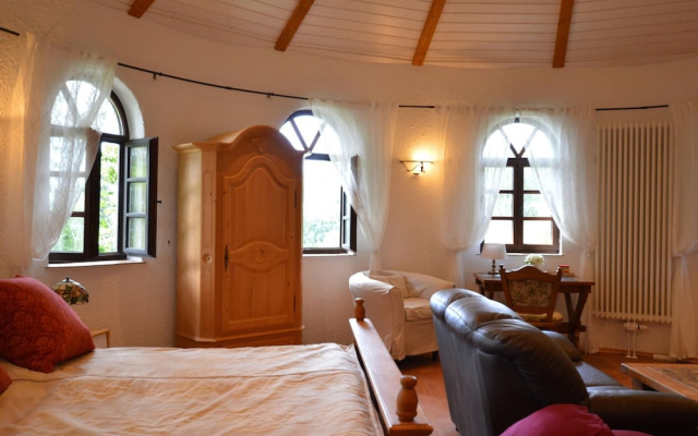 Strotzbusch Forest Hideaway