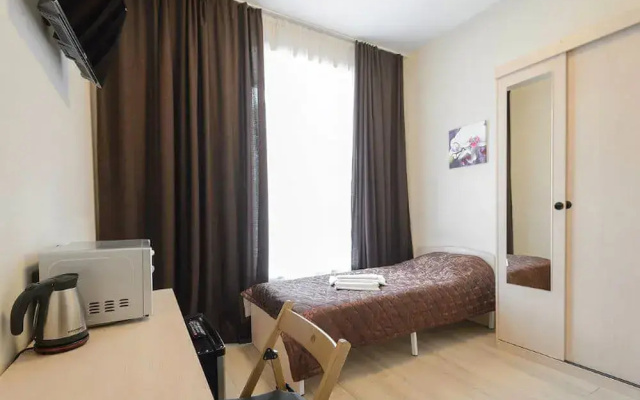 SuperHostel on Lebedeva 10V