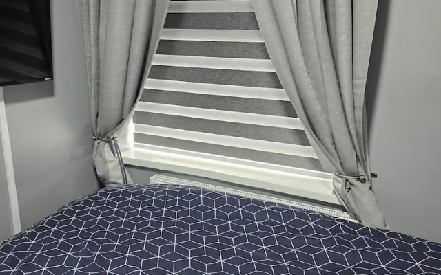 Manchester - House - Sleeps 6 - Parking - Garden