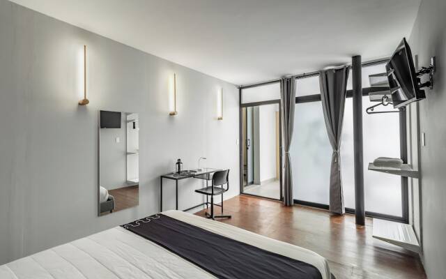 Singular Polanco Goldsmith