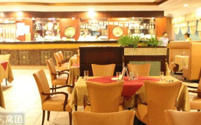 Four Seas Hotel