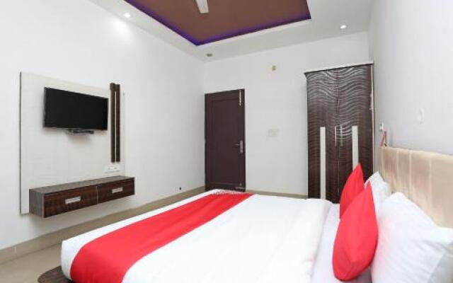 OYO 28227 Hotel Abhinandan