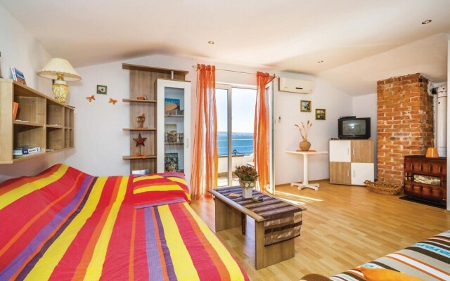 Beautiful Apartment in Karlobag With Wifi