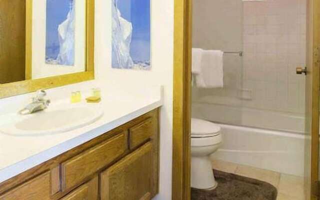 Snowcreek #059 - Near Shuttle & Activities